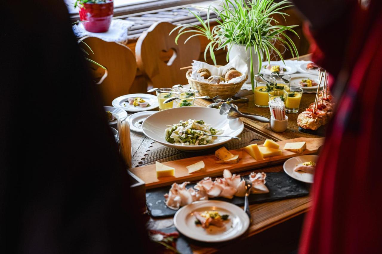Historic Hotel Ristorante La Stua Кавалезе Екстериор снимка