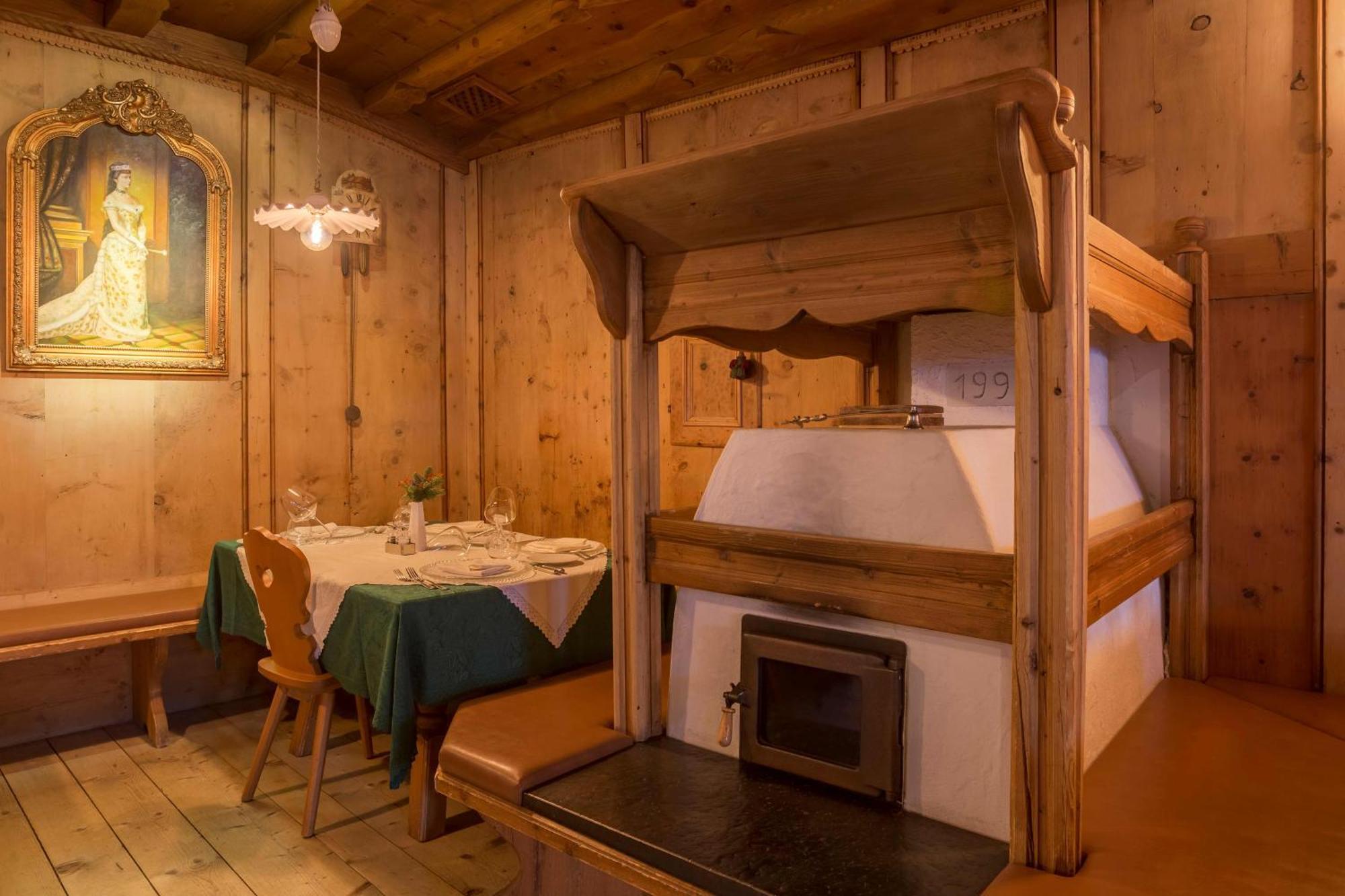Historic Hotel Ristorante La Stua Кавалезе Екстериор снимка
