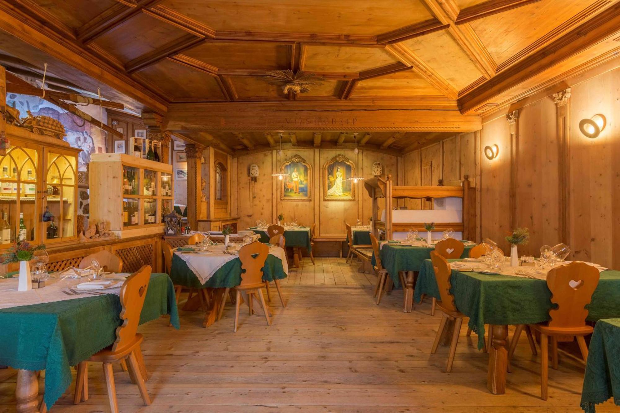 Historic Hotel Ristorante La Stua Кавалезе Екстериор снимка