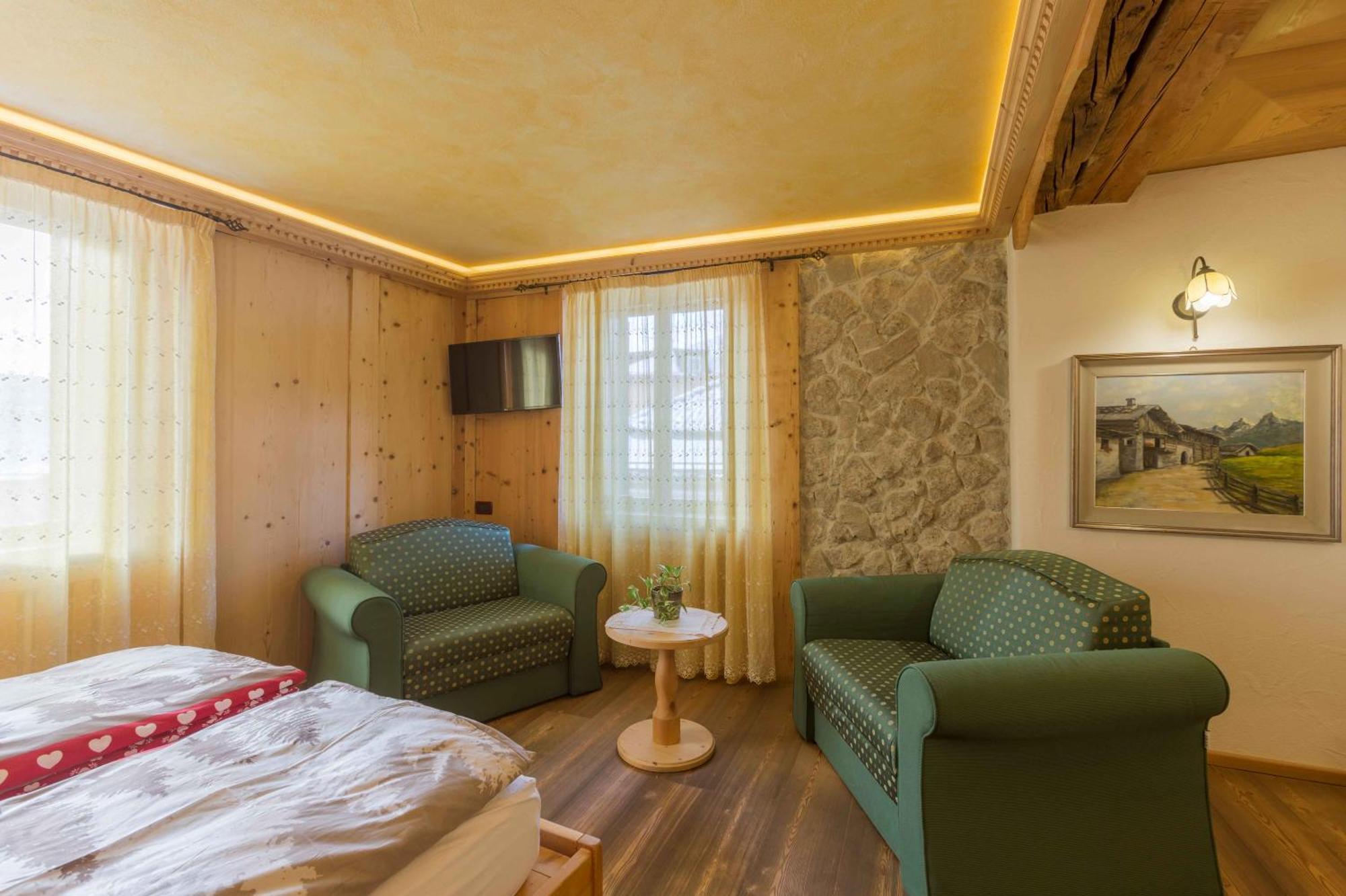 Historic Hotel Ristorante La Stua Кавалезе Екстериор снимка